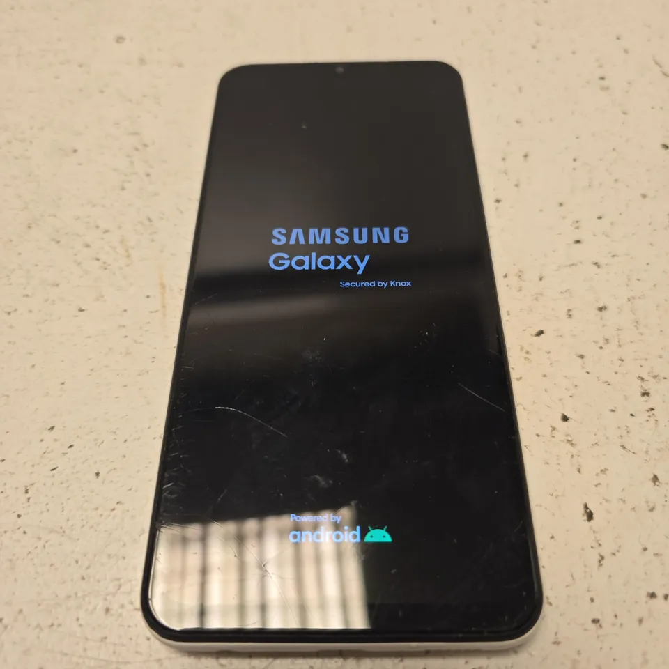 SAMSUNG GALAXY SMARTPHONE – WHITE SMALL CRACK ON SCREEN