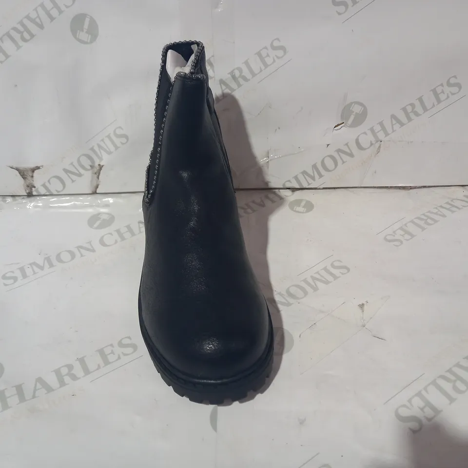 BOXED PAIR OF DESIGNER ANKLE BOOTS IN BLACK EU SIZE 36