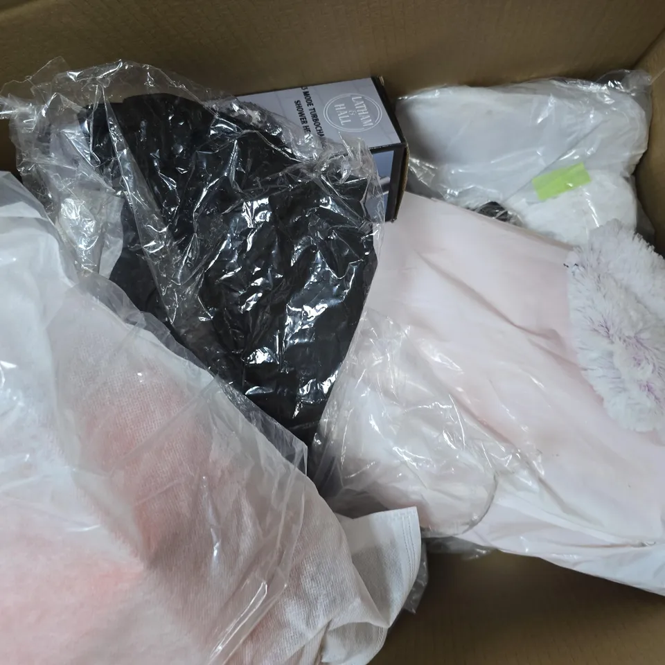 BOX OF APPROX 12 ASSORTED ITEMS TO INCLUDE TRAINERS, PEPPA PIG LUNCH BAG, JACKETS, ETC 