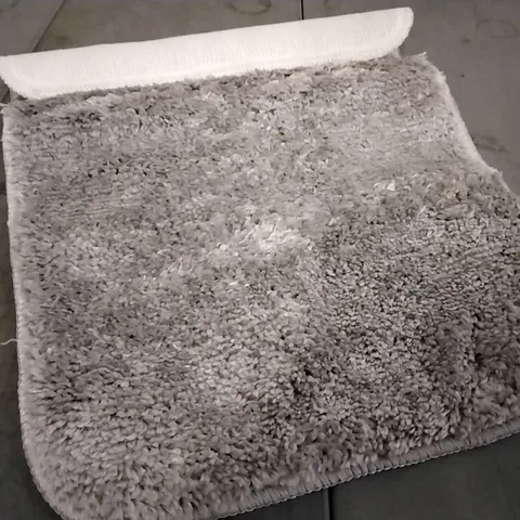 BRAND NEW PACO HOME LAGOS CARPET IN GREY - 40X55CM