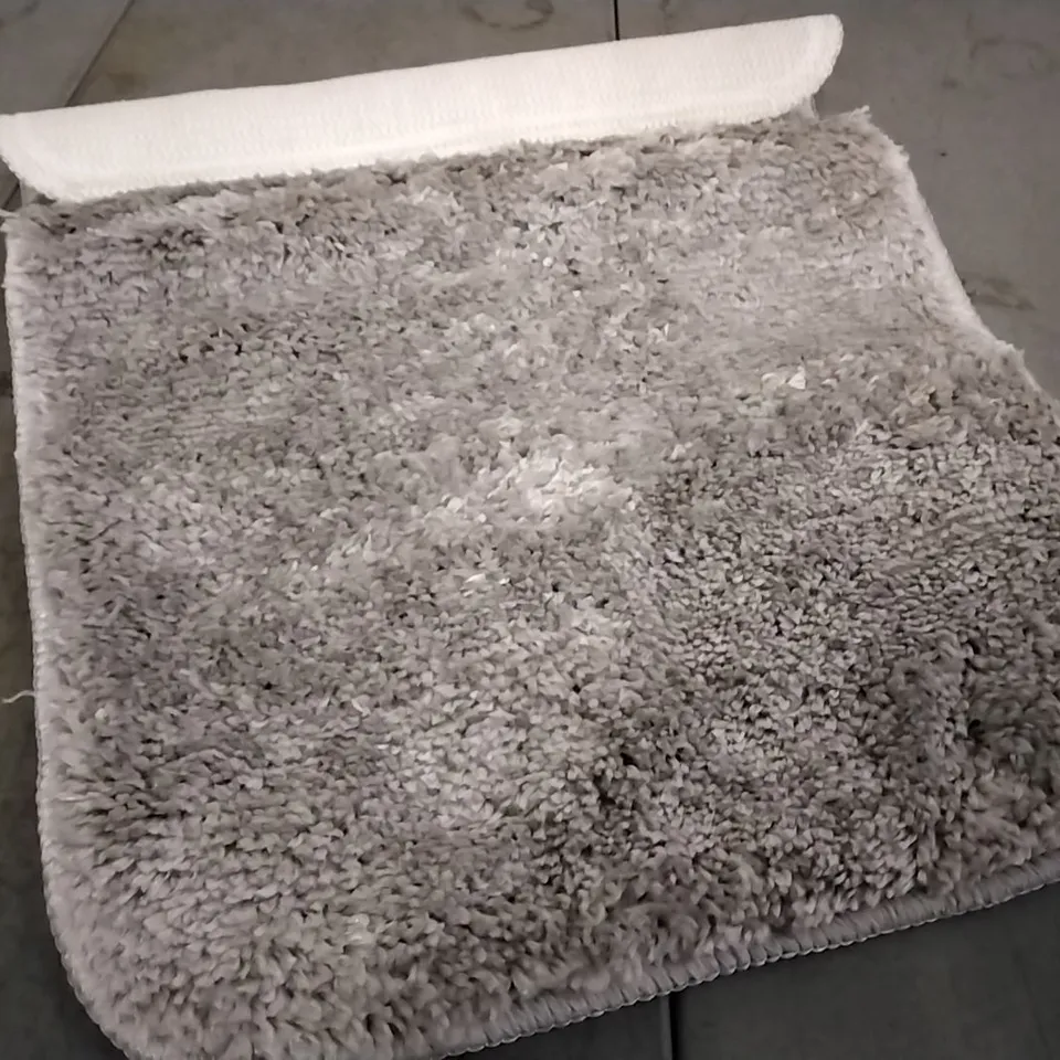 BRAND NEW PACO HOME LAGOS CARPET IN GREY - 40X55CM