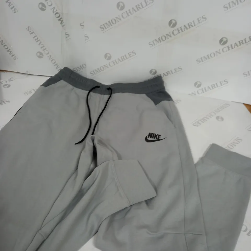 NIKE GREY TRACKSUIT BOTTOMS - MEDIUM 