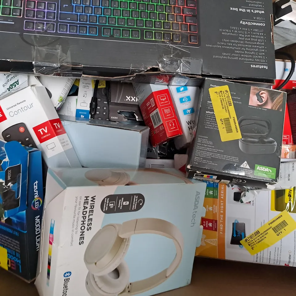 BOX OF APPROXIMATELY 50 ASSORTED ELECTRICAL ITEMS TO INCLUDE WIRELESS EARBUDS, LED MOOD LIGHT, POWER BANK, ETC