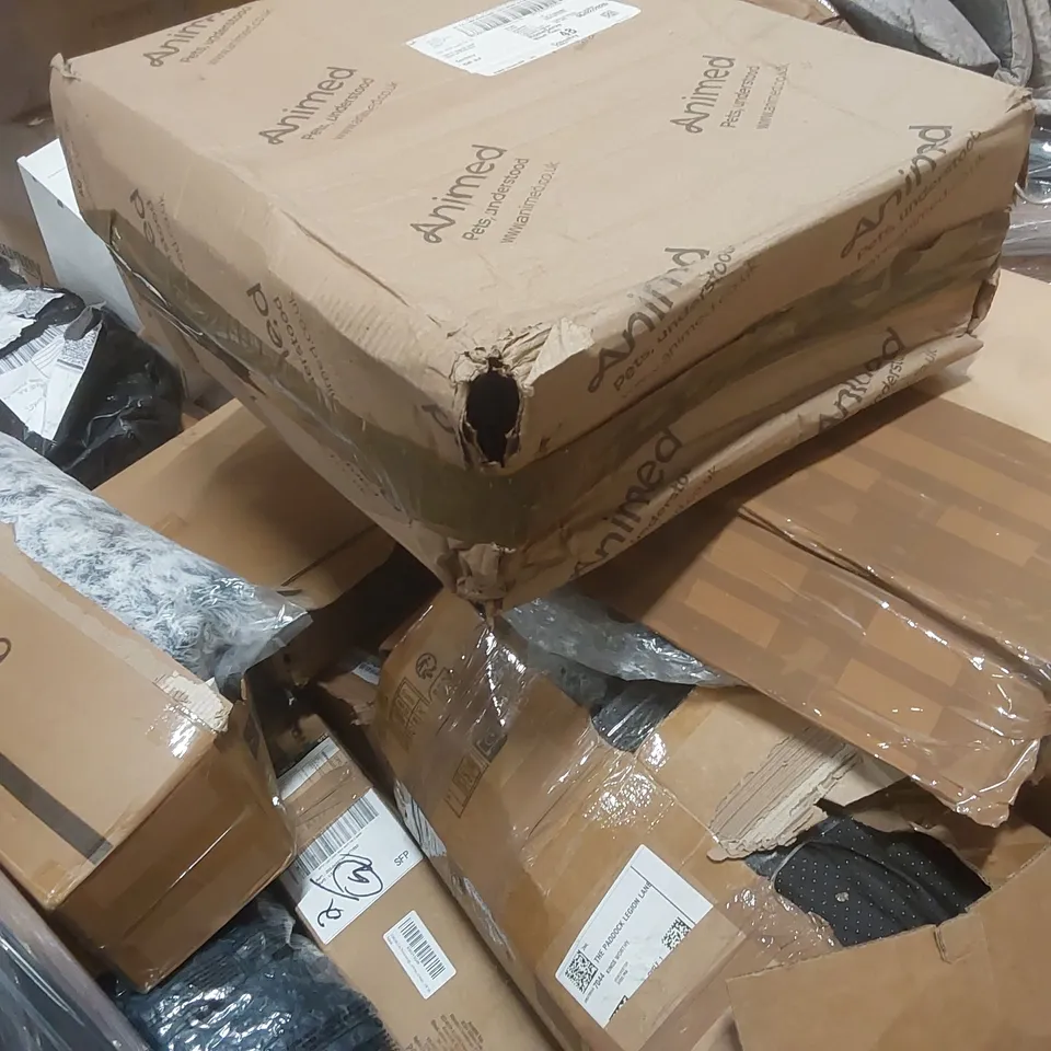 PALLET CONTAINING A LARGE QUANTITY OF ASSORTED ITEMS INCLUDING: SHELF, HOT WATER DISPENSER, PET BED ECT