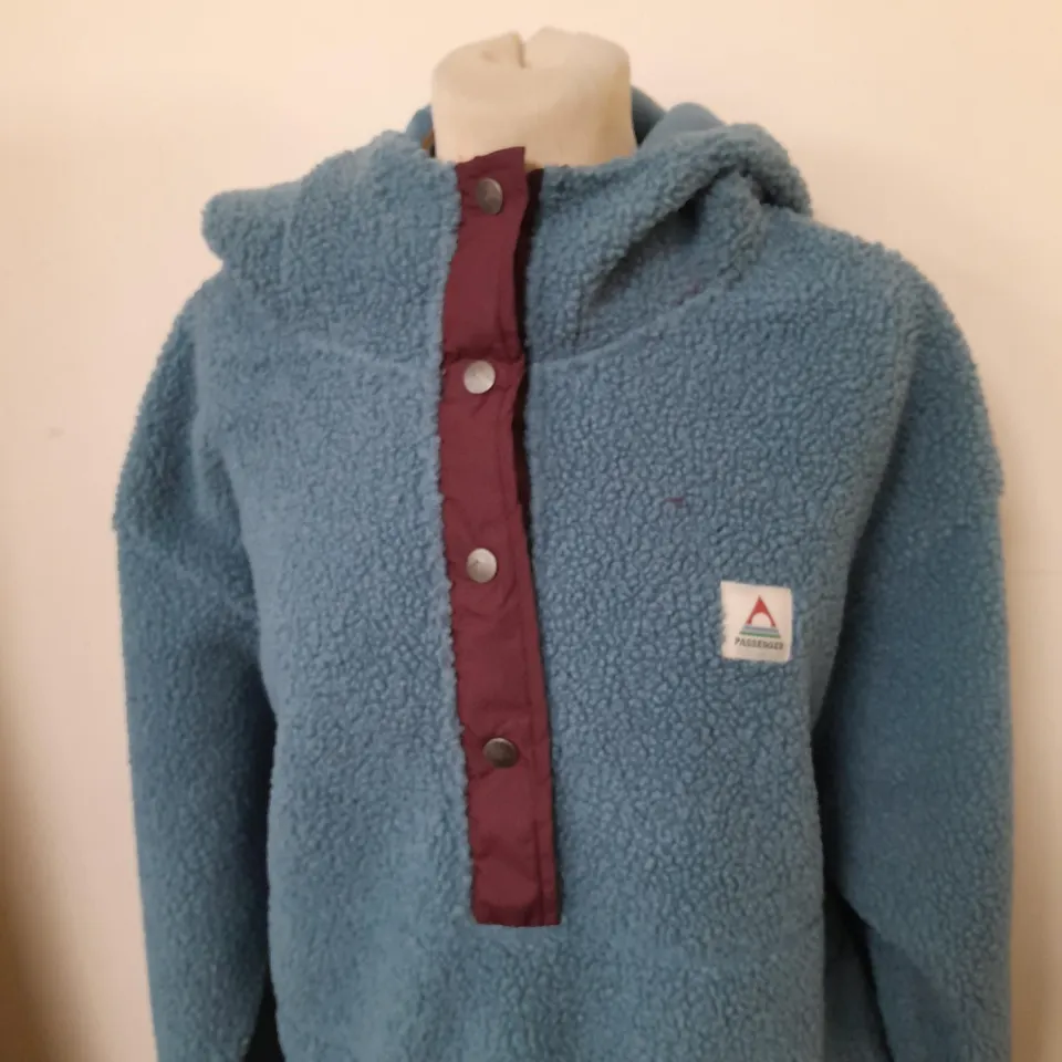 PASSENGER CALLA HOODED PULLOVER SIZE L