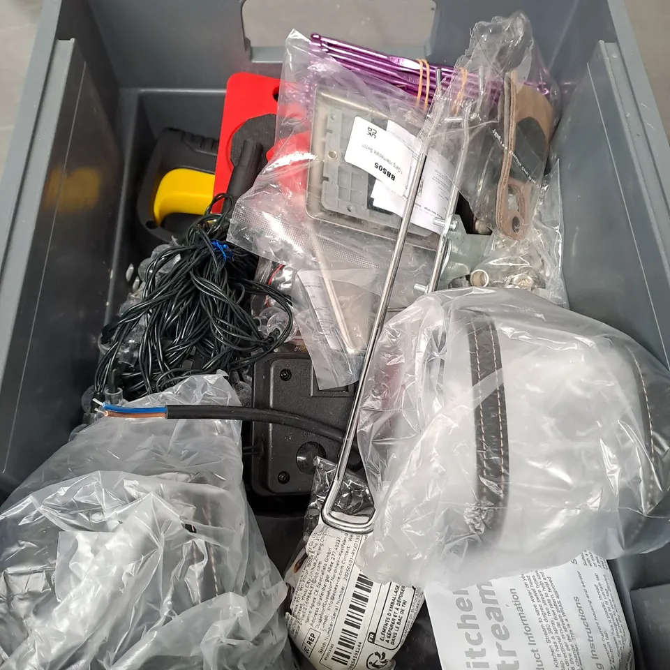 APPROXIMATELY 20 ASSORTED HOUSEHOLD PRODUCTS TO INCLUDE PRESSURE WASHER ACCESSORIES, FACEPLATE, LIGHTING ETC 