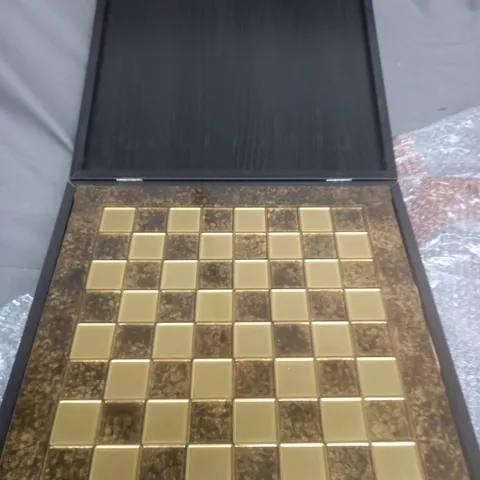 UBER GAMES CHESS BOARD & STORAGE CASE
