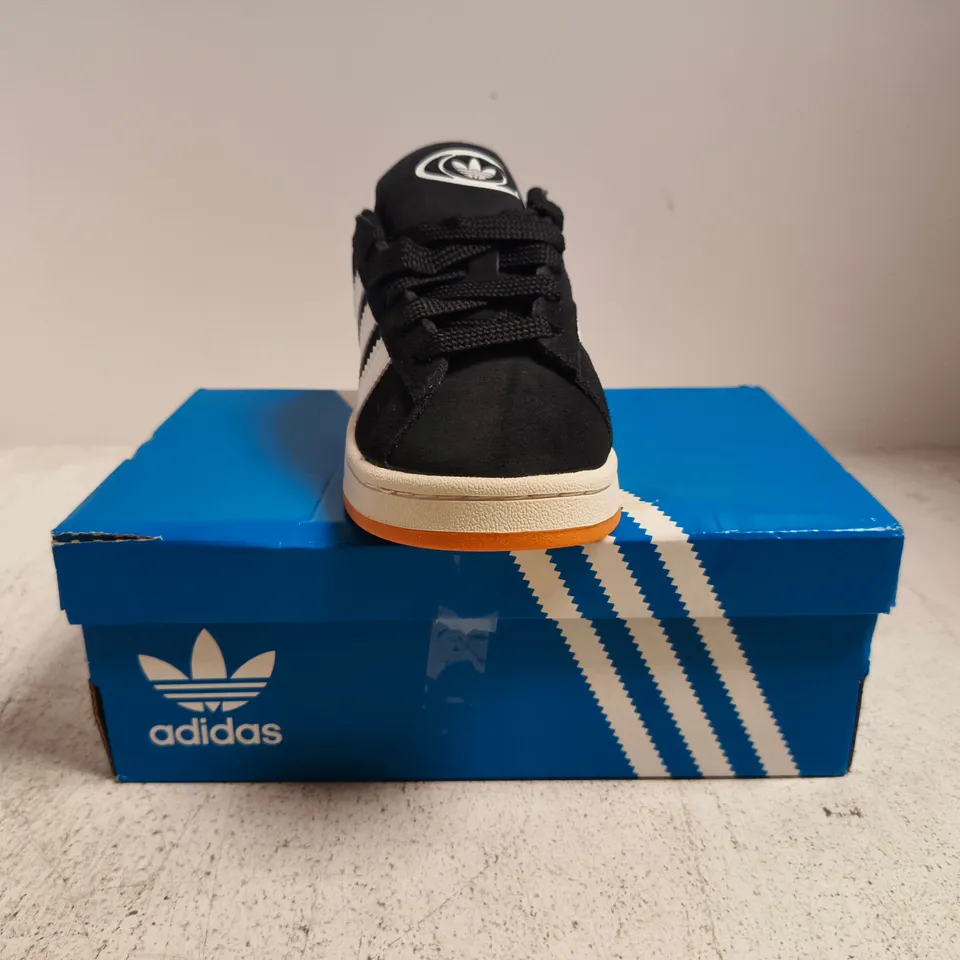 BOXED PAIR OF ADIDAS CAMPUS 00S TRAINERS IN BLACK/WHITE SIZE UK 2