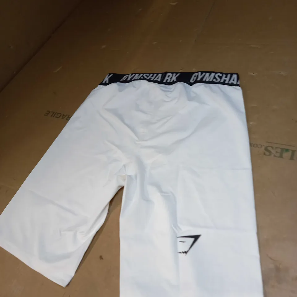 GYMSHARK TRAINING SHORTS SIZE M