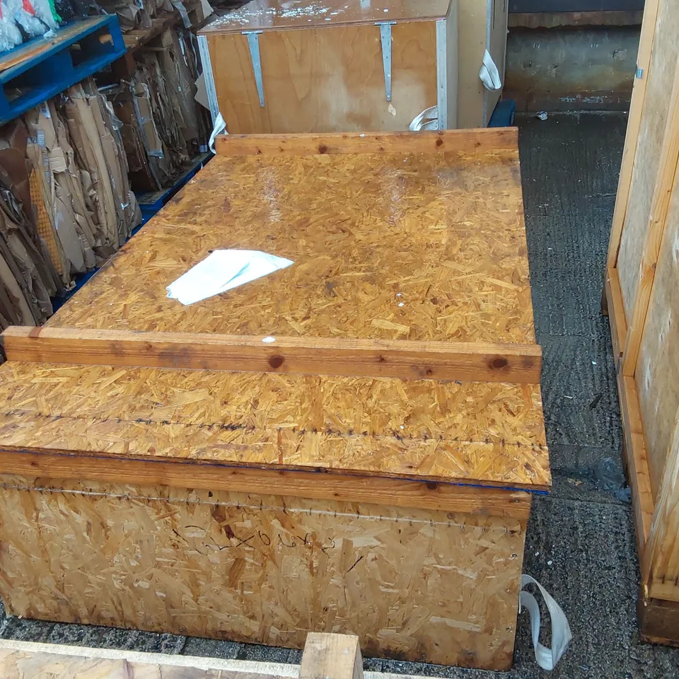 EMPTY WOODEN SHIPPING CRATE - APPROXIMATELY 1.2 x 0.6 x 2.1m