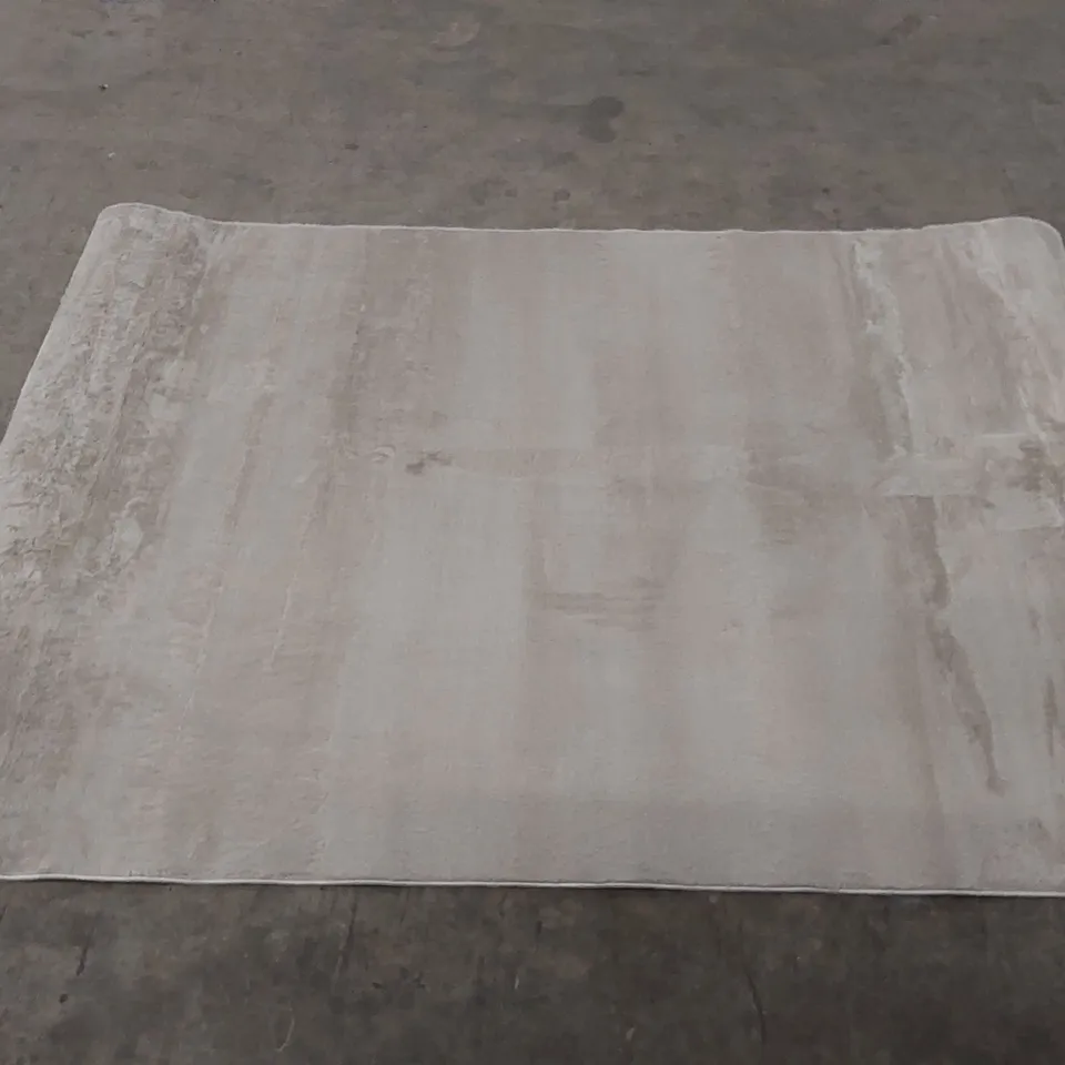 BRAND NEW BAGGED PACO HOME SOFT RUG - 200 x 140cm