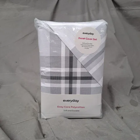 BAGGED EVERYDAY DUVET COVER SET IN BLACK/WHITE - DOUBLE