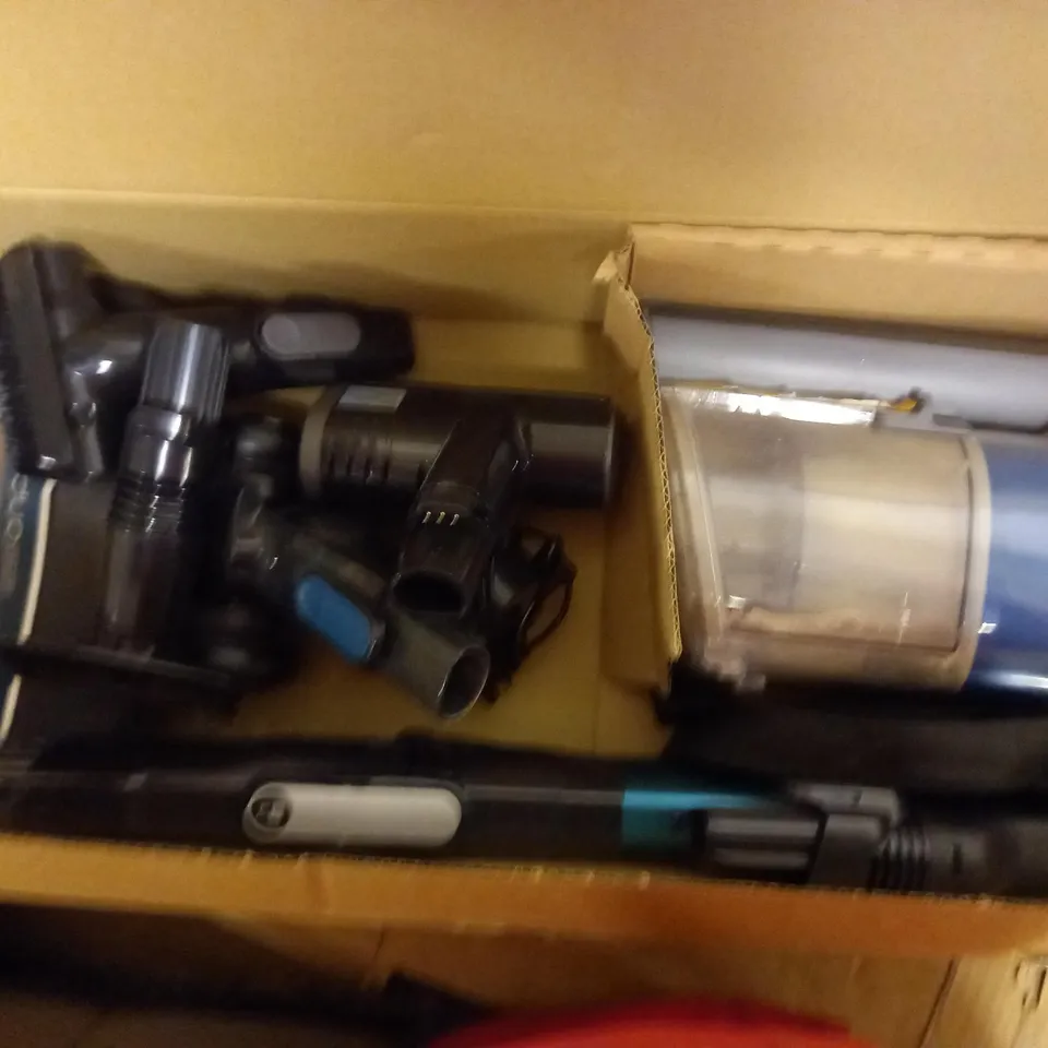 SHARK CORDLESS VACCUM CLEANER