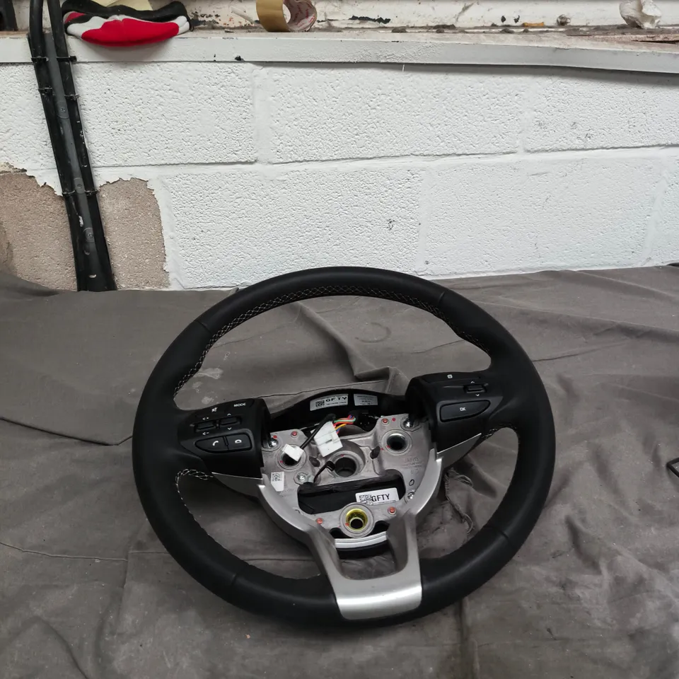 KIA CAR STEERING WHEEL 