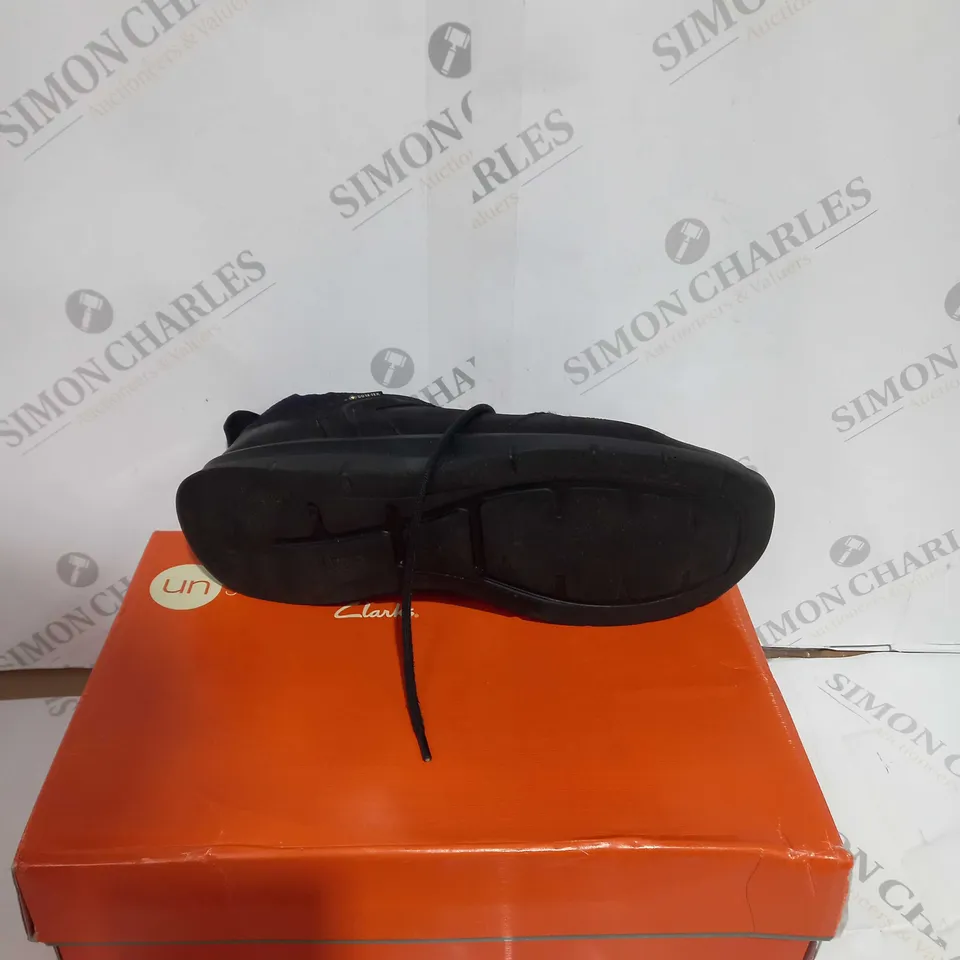 BOXED PAIR OF UNSTRUCTURED CLANKS GORETEX UN REACH BROWN LEATHER UK 8 