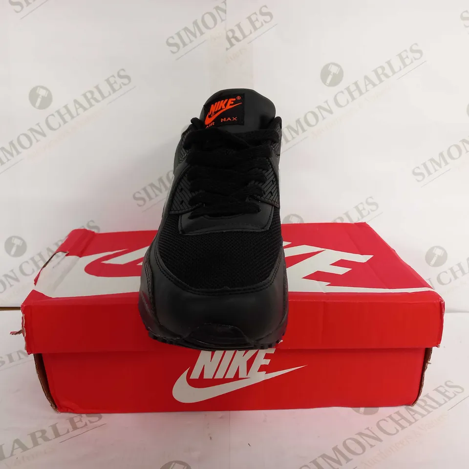 NIKE AIR MAX 90'S IN BLACK & ORANGE - EUR 43