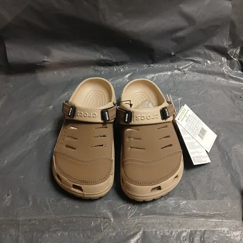 CROCS SANDALS β TAN β MENβS FOOTWEAR M8 UNBOXED