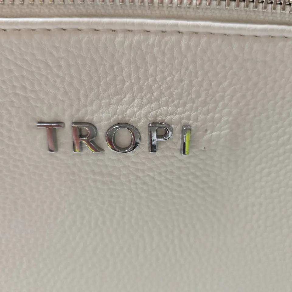 TROPIC GIFT SET IN CASE 20+ ITEMS