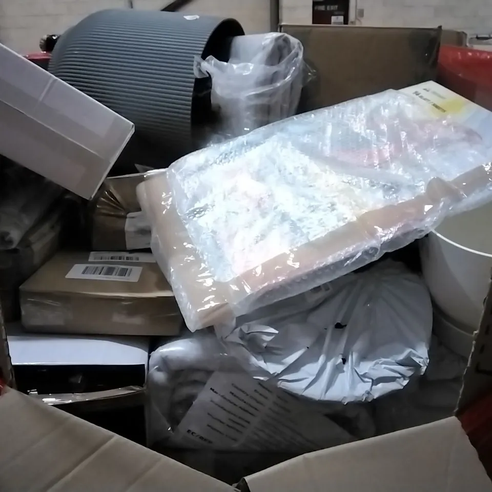 PALLET CONTAINING ASSORTED PRODUCTS INCLUDING RICE COOKER, COPPER STAR, PRE LIT EUCALYPTUS AND WHITE BERRY GARLAND, TOY STORY PIZZA PLANET PLAYSET & ALKALINE WATER COUNTERTOP UNIT