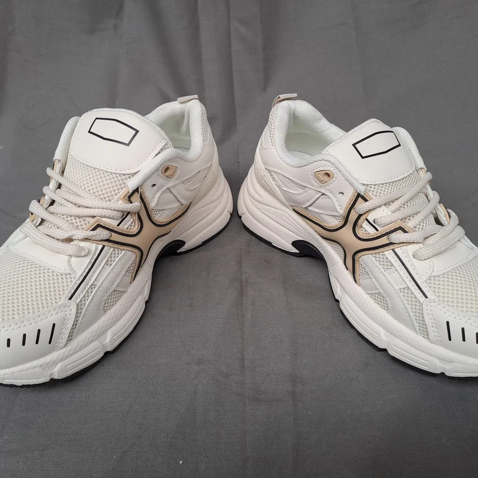 BOXED PAIR OF DESIGNER TRAINERS IN CREAM/BEIGE EU SIZE 37