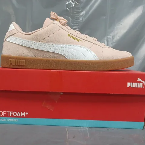 BOXED PAIR OF PUMA CLUB II SHOES IN ROSE QUARTZ SIZE UK 8