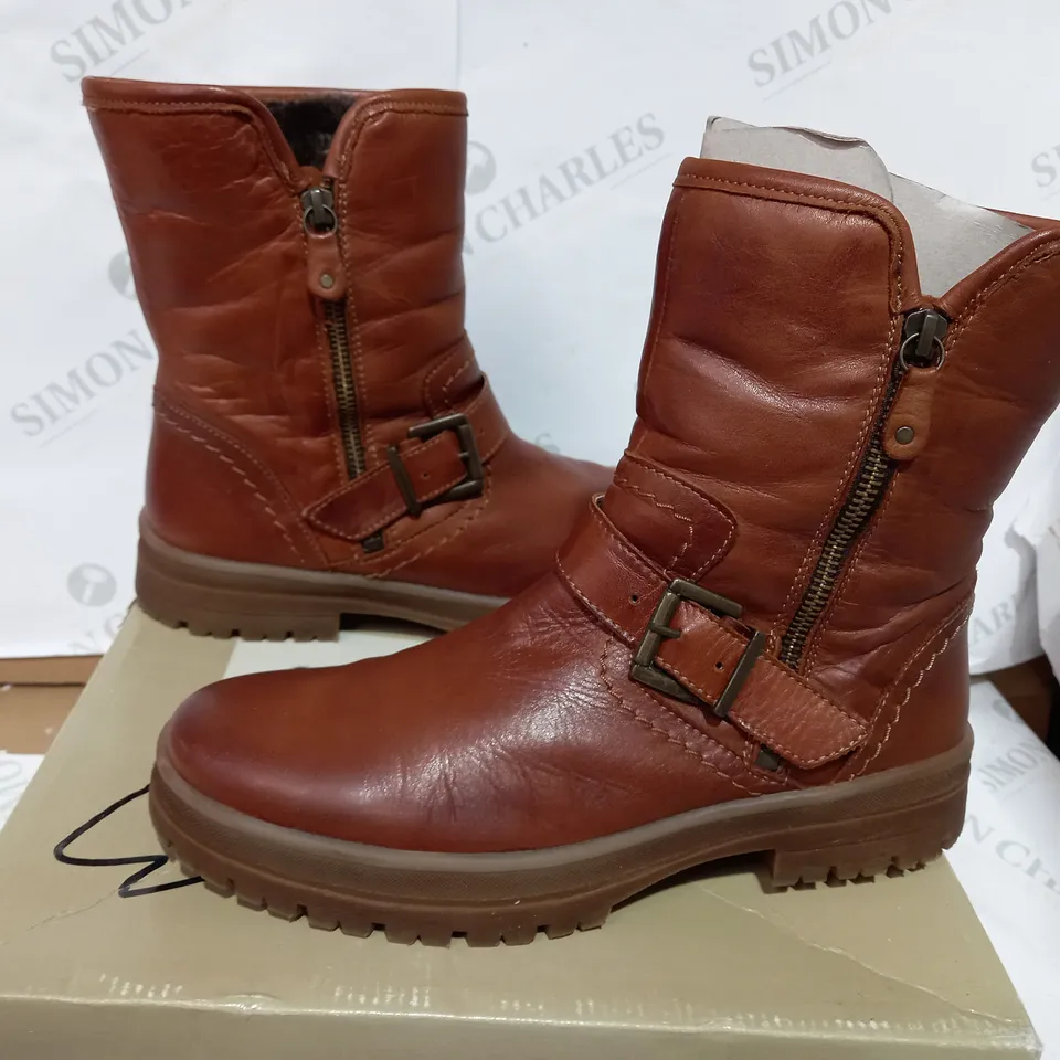 BOXED PAIR OF SHOON TAN LEATHER BOOTS  - SIZE 6