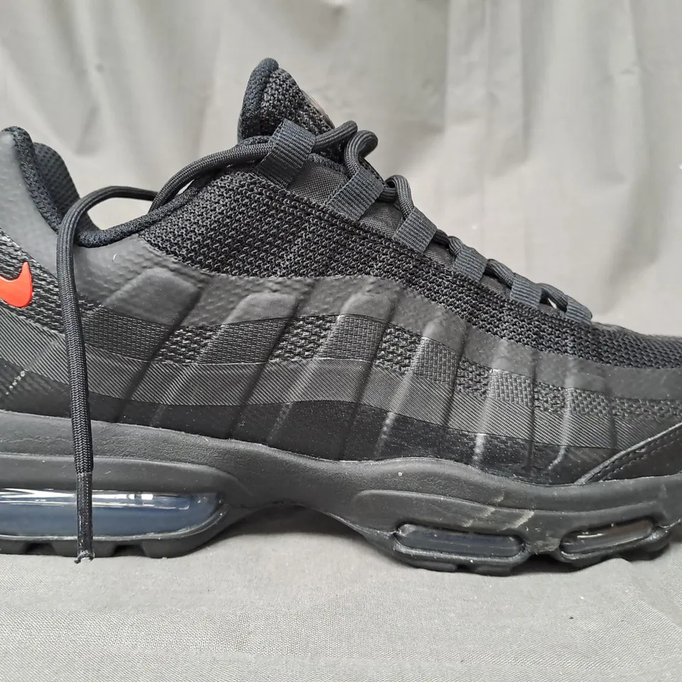 PAIR OF NIKE AIR MAX SHOES IN BLACK/RED UK SIZE 9