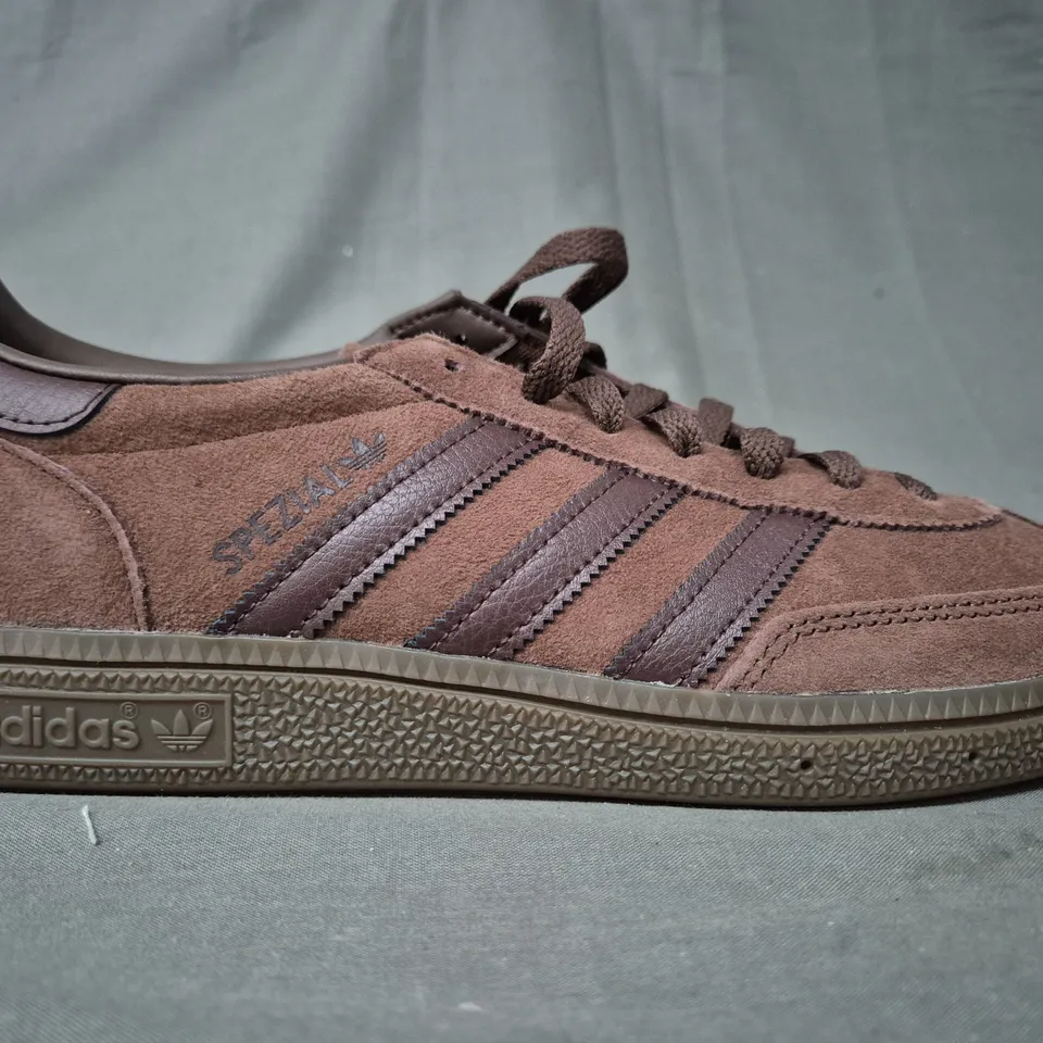 BOXED PAIR OF ADIDAS HANDBALL SPEZIAL SHOES IN CHOCOLATE UK SIZE 9