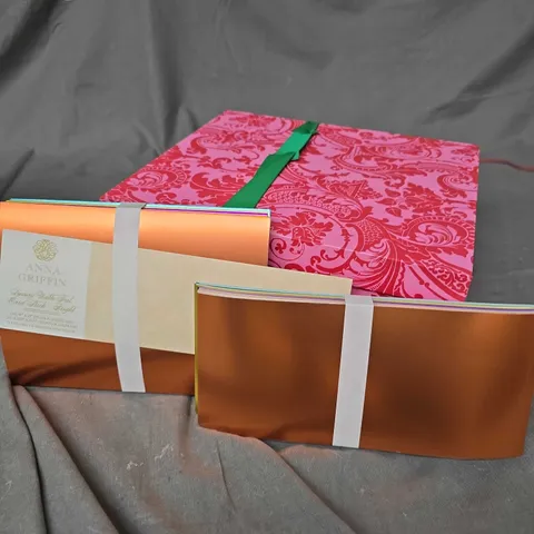 APPROXIMATELY 10 ASSORTED HOMEWARE PRODUCTS TO INCLUDE CHRISTMAS CARD MAKING SET, HOME DΓCOR ETC