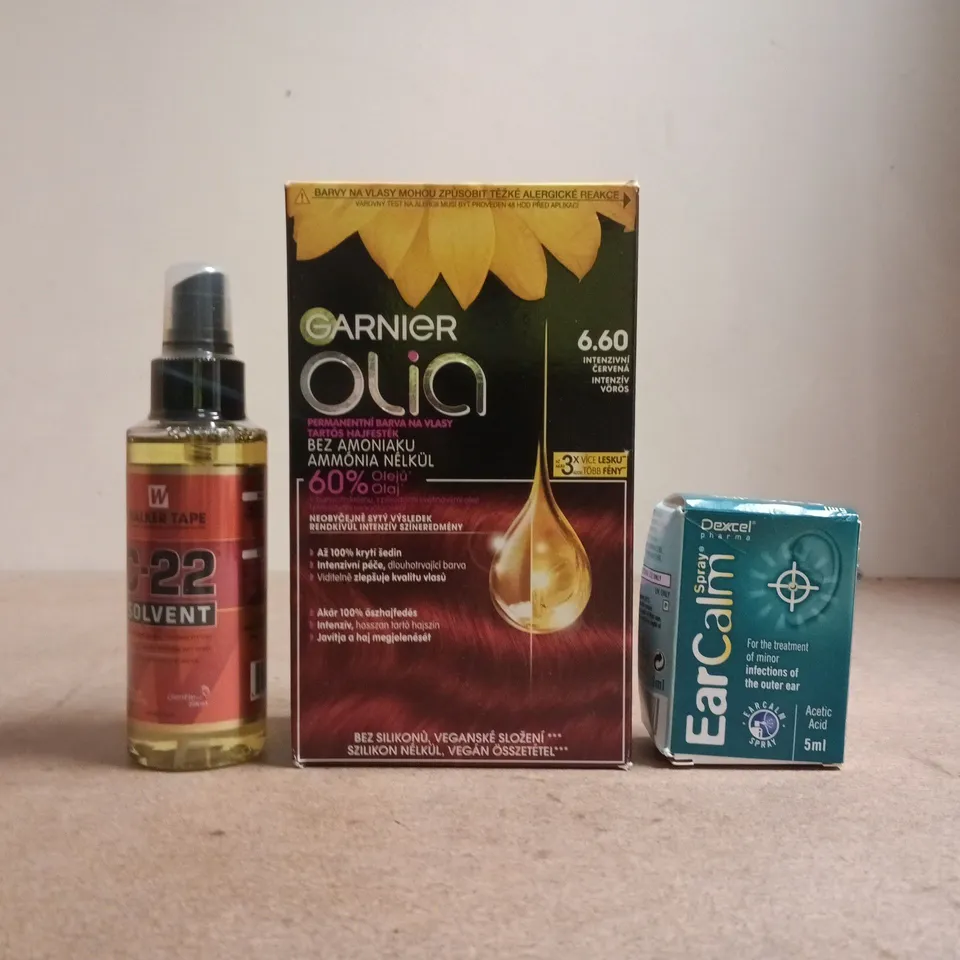 APPROXIMATELY 12 ASSORTED COSMETIC ITEMS INCLUDING VARIOUS MAKES AND BRANDS - COLLECTION ONLY