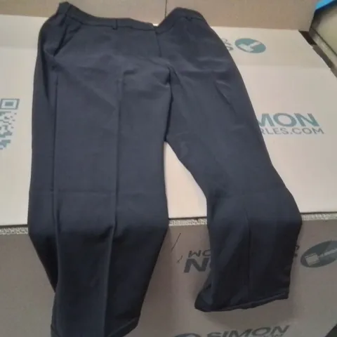 BOXED BRAND NEW APPROXIMATELY 18 CAPSULE TAPERED TROUSERS BLACK SIZE 16L