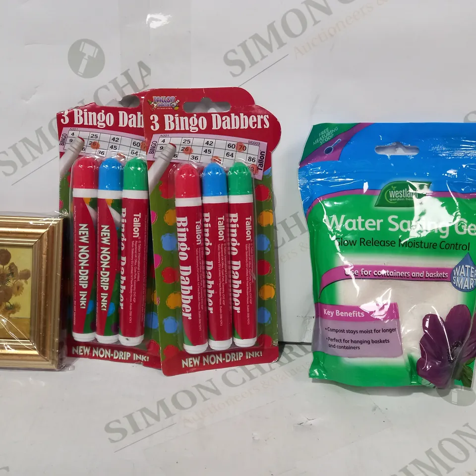 LOT OF APPROXIMATELY 10 ASSORTED HOUSEHOLD ITEMS TO INCLUDE WATER SAVING GEL, BINGO DABBERS, SMALL DECORATIVE FRAMED PRINT, ETC