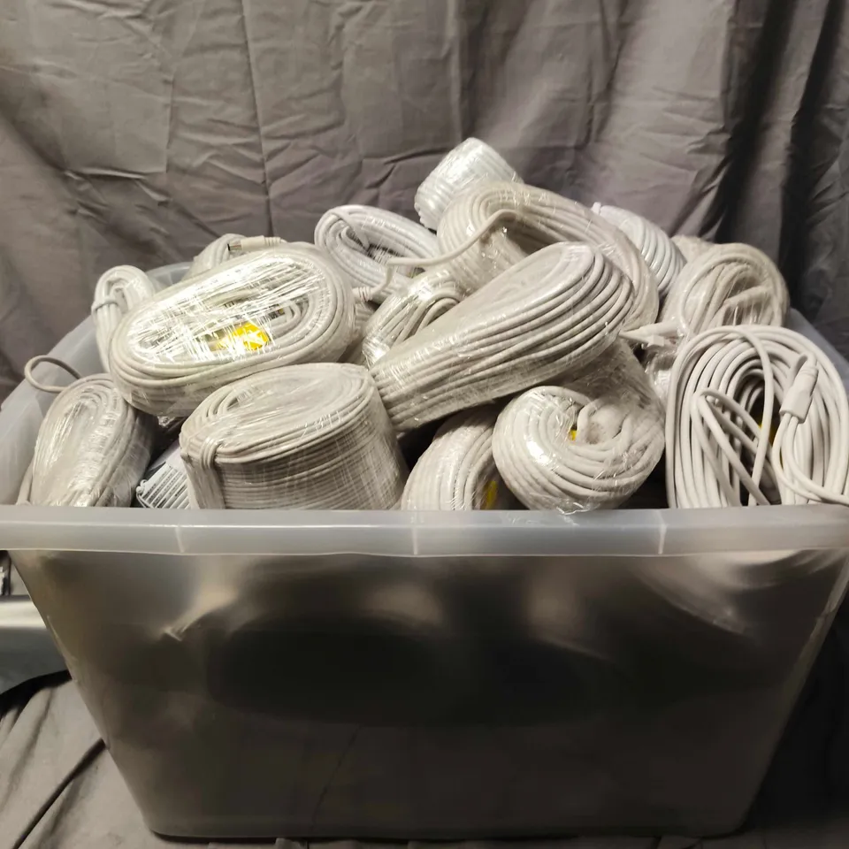 APPROXIMATELY 40 ASSORTED DATA & A/V CABLES - COLLECTION ONLY 