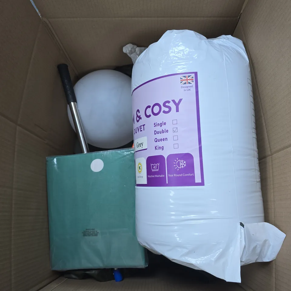 BOX OF APPROXIMATELY 10 ASSORTED ITEMS INCLUDING AN LED SOLAR TORCH LIGHT, A DUVET COVER SET AND A HAB SOLAR USB MOOD LIGHT