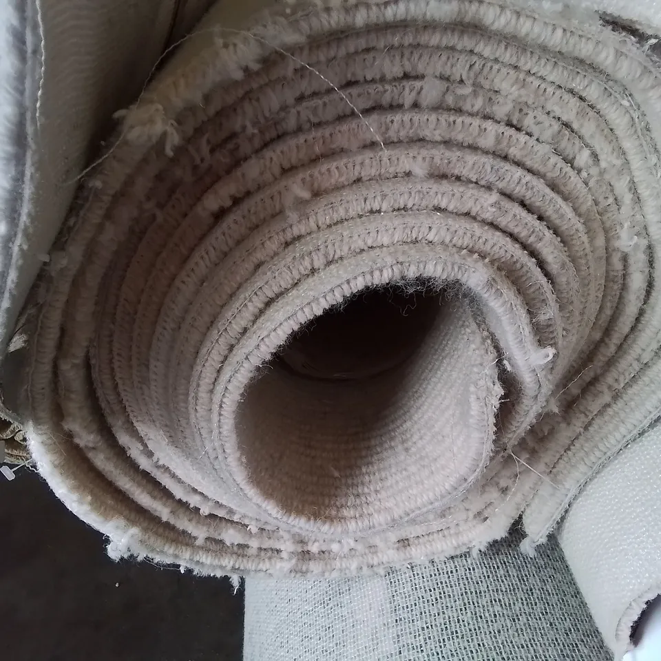 ROLL OF QUALITY BEACHCOMBER STRAND PEBBLE CARPET APPROXIMATELY 5M × 6.43M