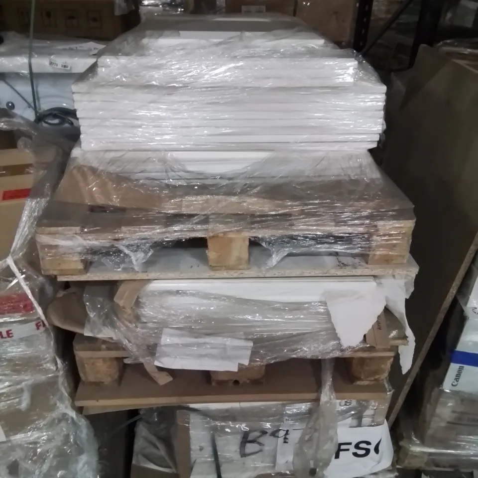 PALLET CONTAINING LARGE AMOUNT OF  WOODEN CABINET/CUPBOARD DOORS IN VARIETY OF SIZES -WHITE-