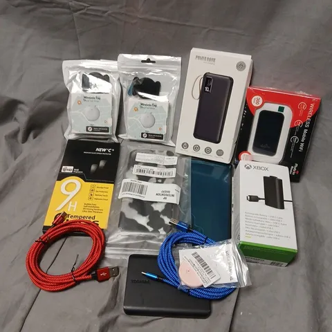 APPROXIMATELY 15 ASSORTED MOBILE PHONE ACCESSORIES TO INCLUDE POWER BANKS, PHONE CASES, WIRELESS TAGS, ETC