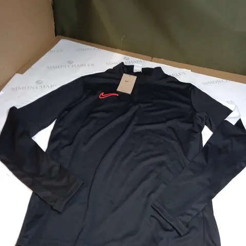 MEDIUM NIKE BLACK TRAINING JACKET