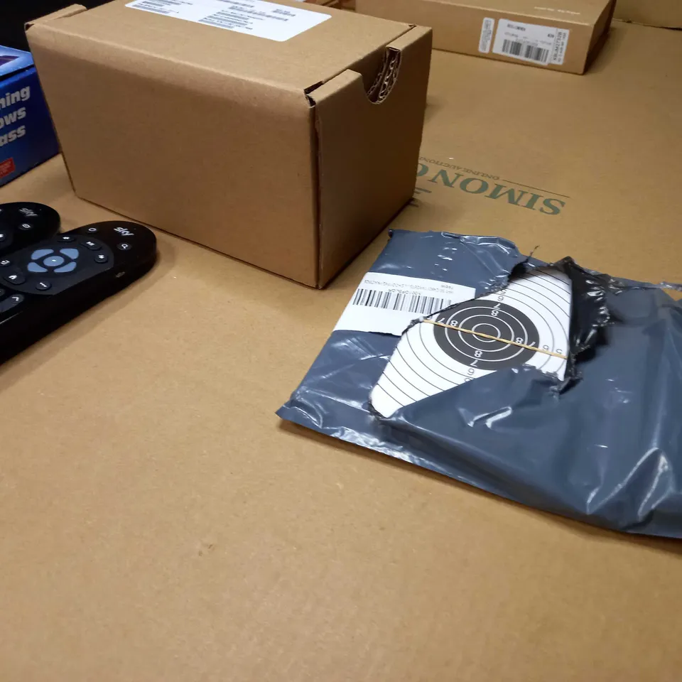 LARGE BOX OF APPROXIMATELY 20 ASSORTED HOUSEHOLD ITEMS TO INCLUDE: ASSORTED BOXED ITEMS, FOAM BLOCK, SKY BOX