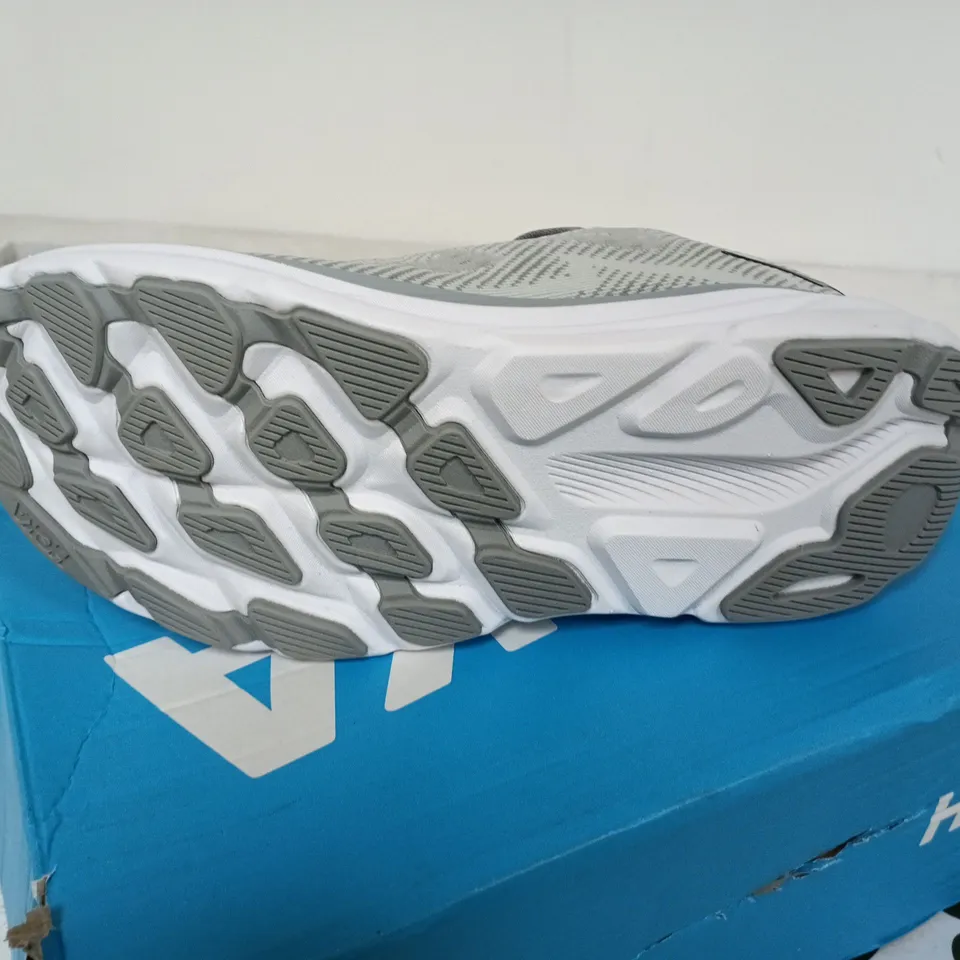 HOKA CLIFON 9 SIZE 9