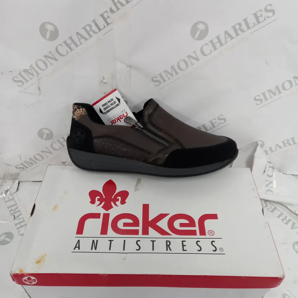 BOXED PAIR OF RIEKER TRAINER ZIP SHOES IN BROWN UK SIZE 6