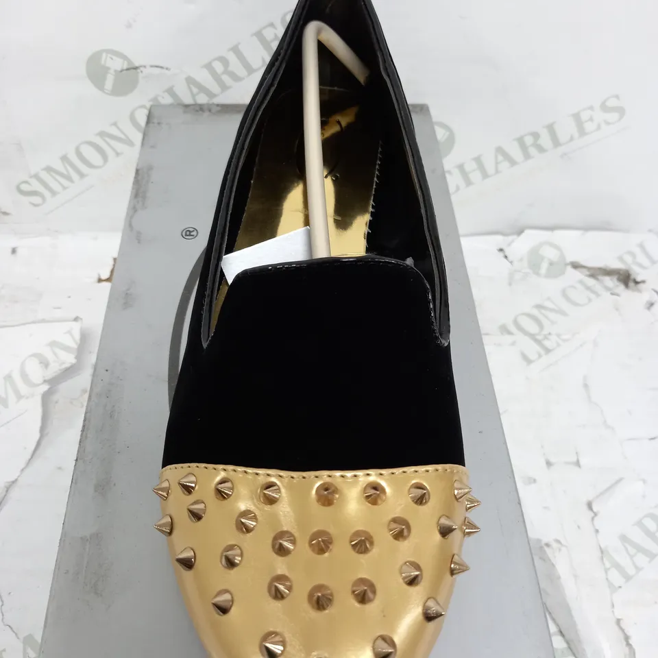 FLAT HEELED BLACK VELVET GOILD SPIKEY TOE SIZE 6