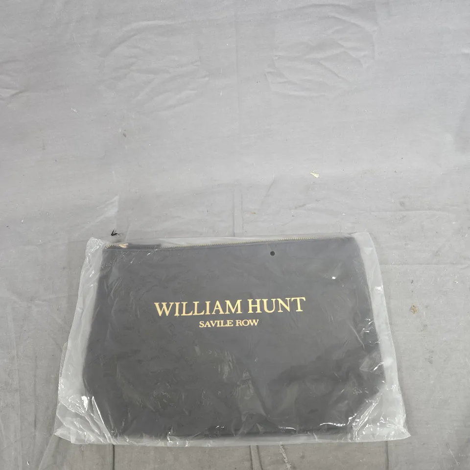 BOX OF APPROXIMATELY 14 ASSORTED ITEMS TO INCLUDE: TAN JOGGING BOTTOMS AND BLACK WILLIAM HUNT WASHBAG