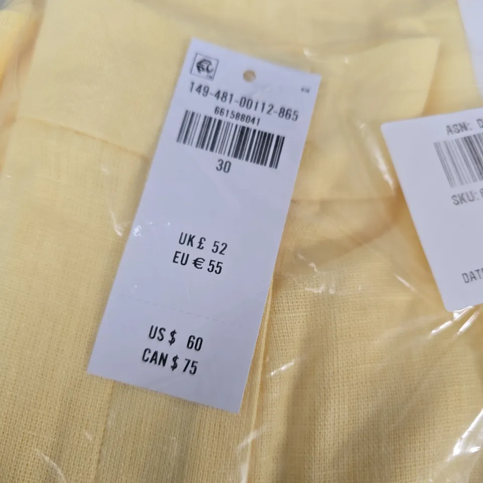 ABERCROMBIE & FITCH YELLOW SHORTS– SEALED IN ORIGINAL PACKAGING SIZE 30