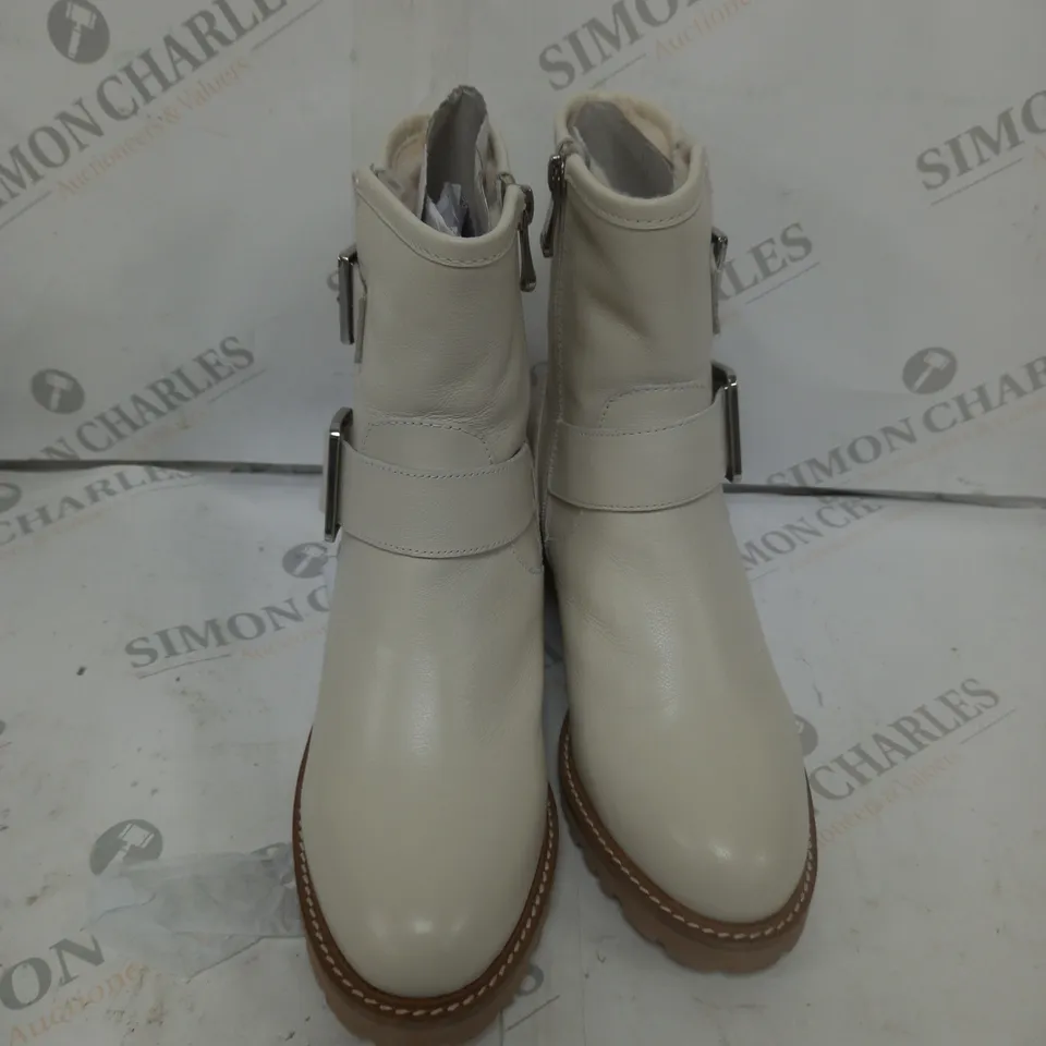 BOXED MODA IN PELLE CORNELIA BIKER BOOT CREAM SIZE 6