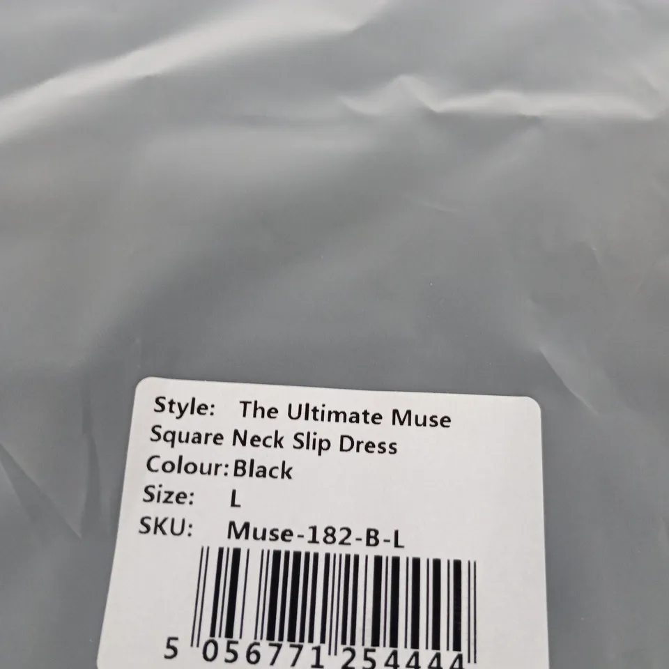 ODDMUSE LONDON THE ULTIMATE MUSE SQUARE NECK SLIP DRESS – BLACK – SIZE L