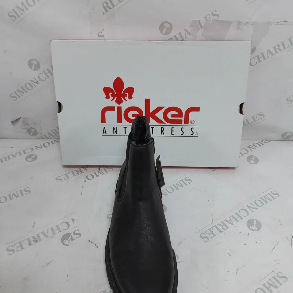 BOXED PAIR OF RIEKER CHUNKY ANKLE BOOTS IN BLACK SIZE 7.5 