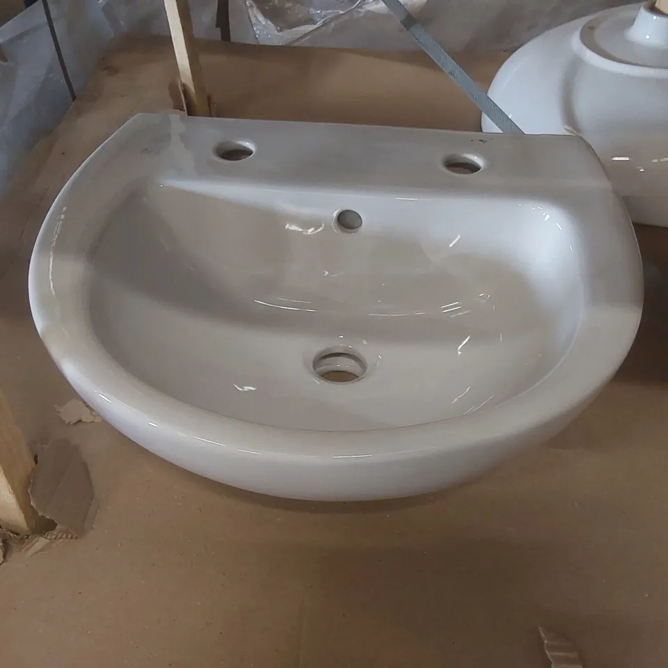 PALLET CONTAINING A LARGE QUANTITY OF LECICO BATHROOM SINKS