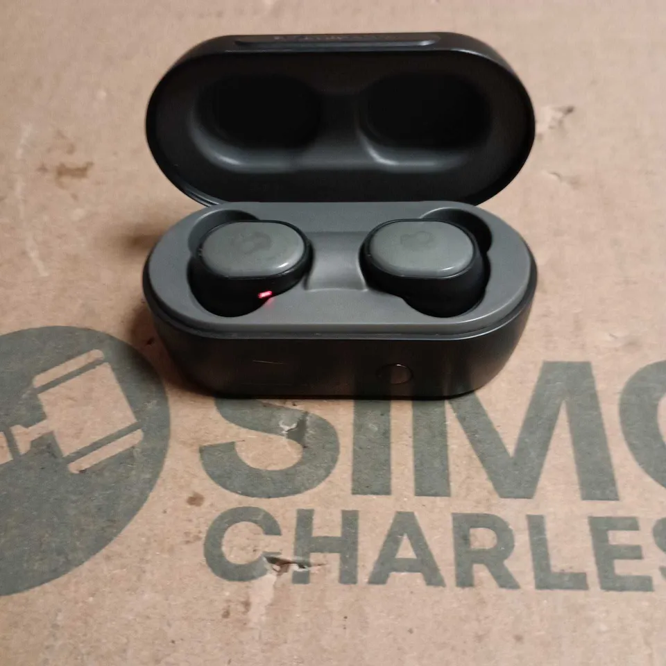 SKULLCANDY SESH TRUE WIRELESS EARBUDS WITH CHARGING CASE - BLACK - UNBOXED 