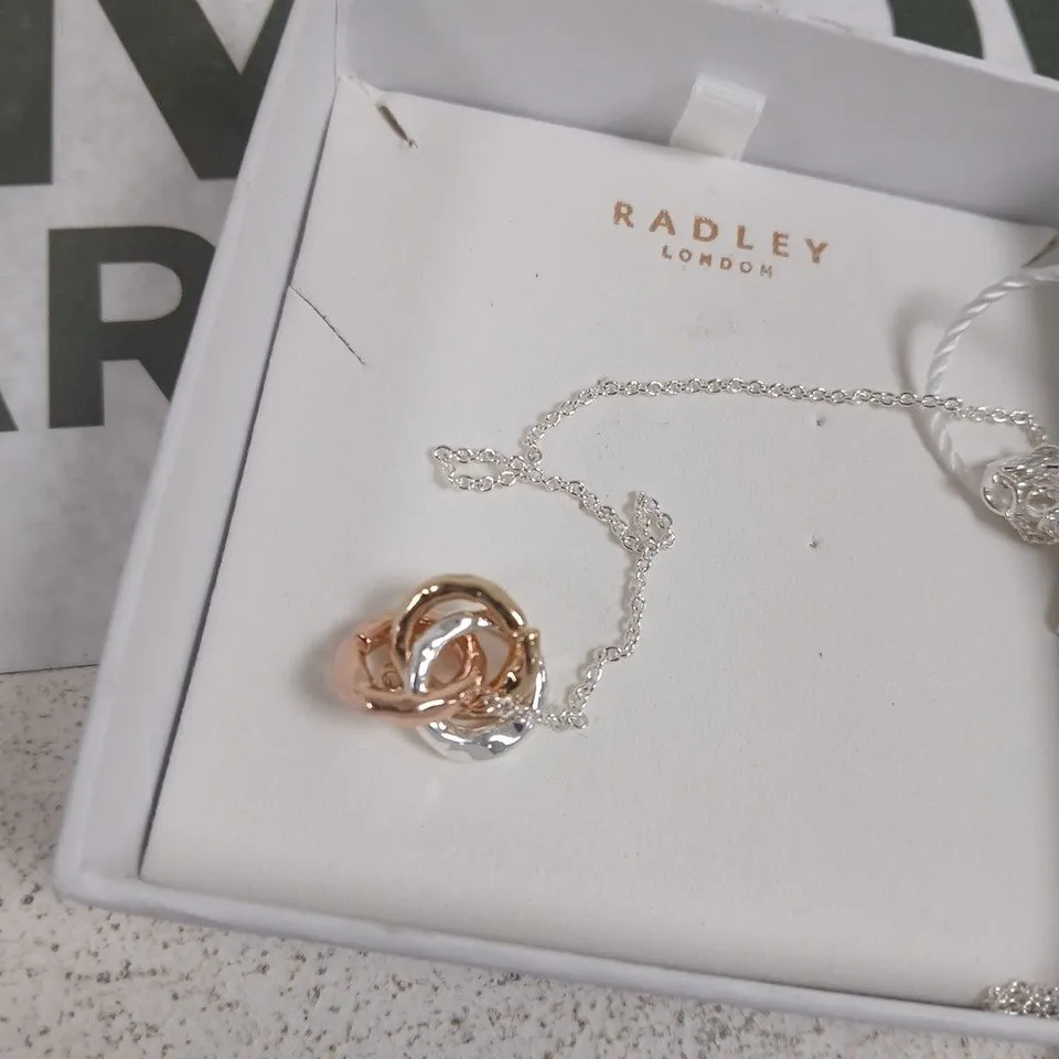 RADLEY LONDON NECKLACE – TRI-TONE RING PENDANT ON SILVER CHAIN